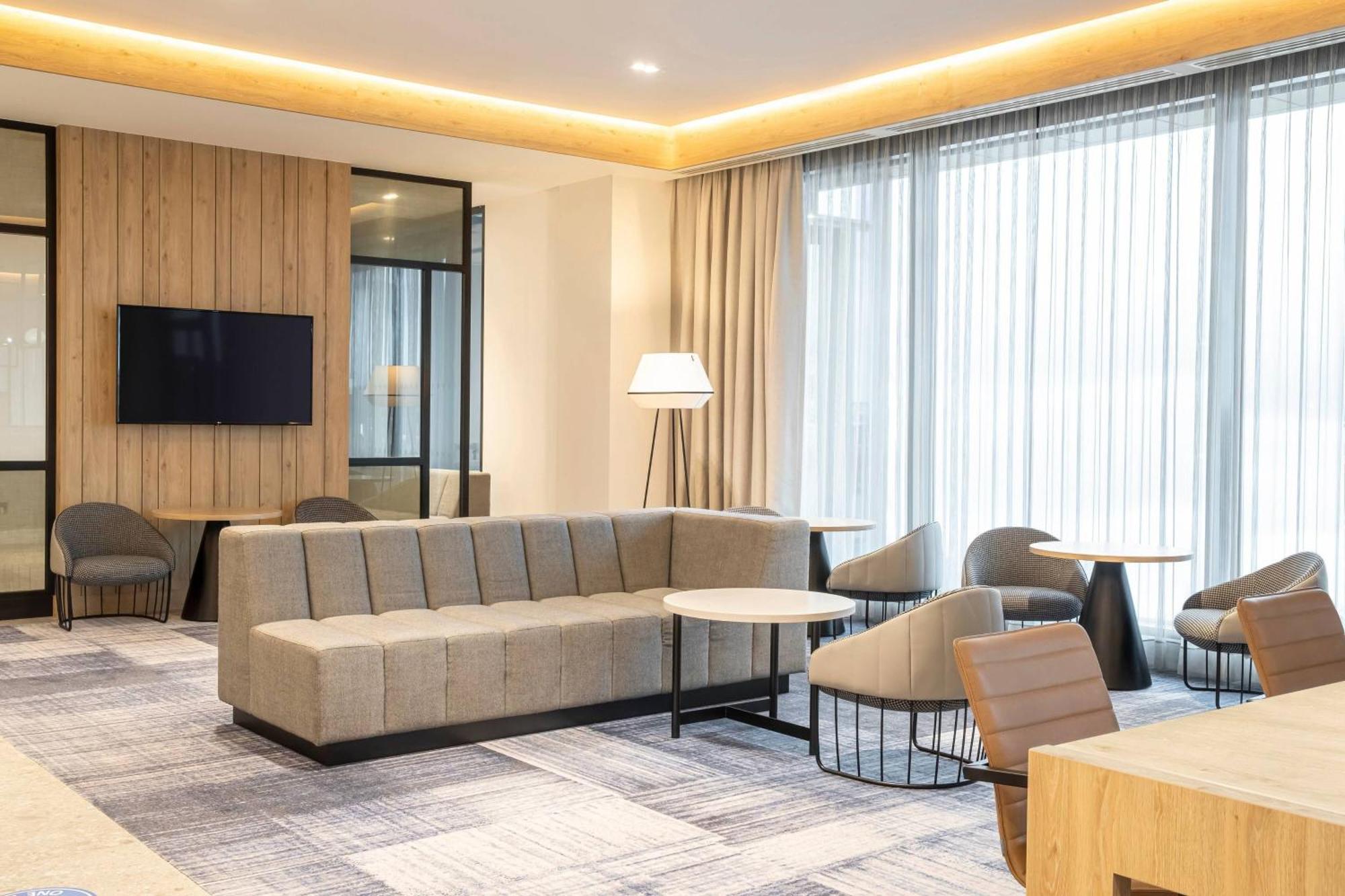 คอร์ตยาร์ด บาย แมริออท อินเวอร์เนส แอร์พอร์ต Hotel ภายนอก รูปภาพ